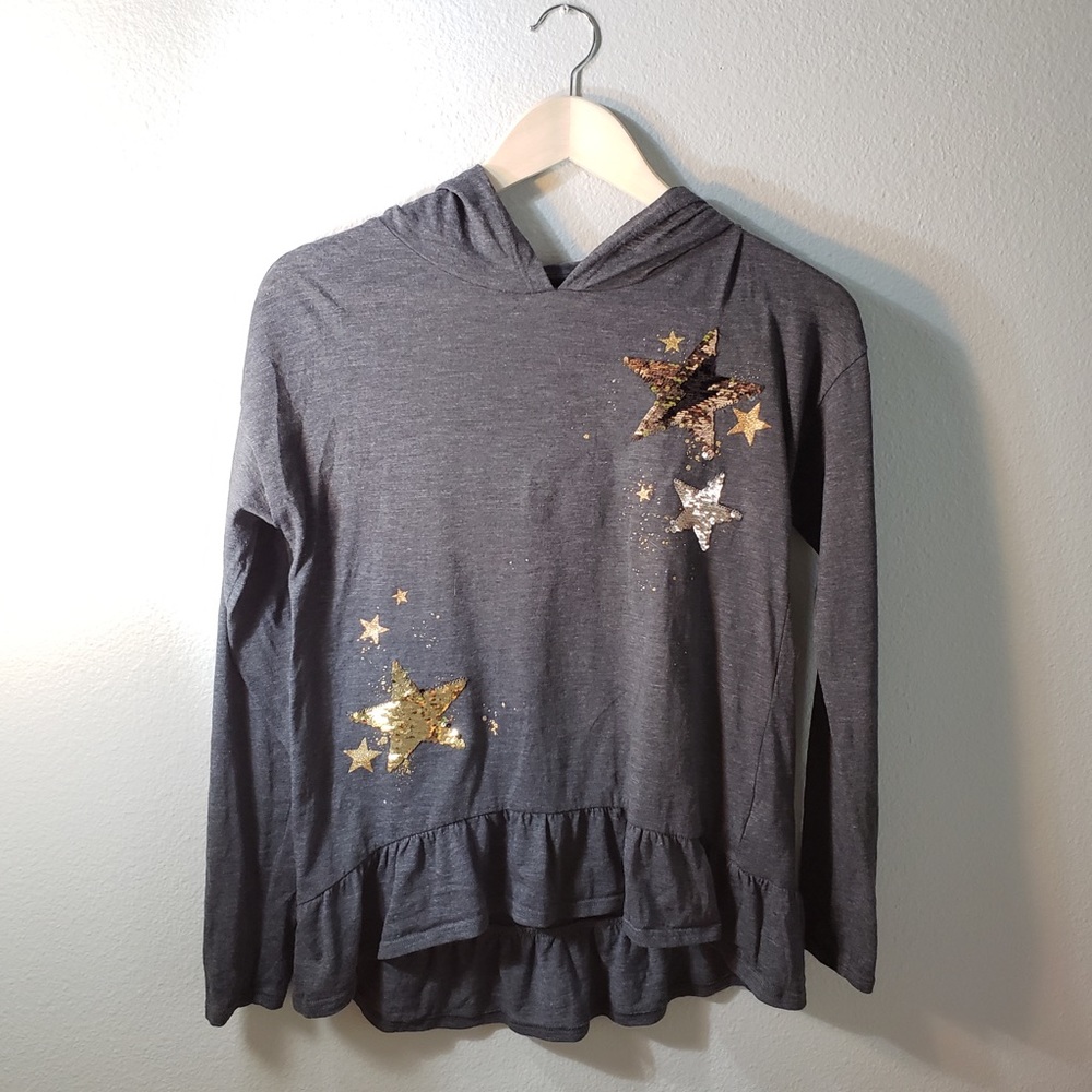 Long-sleeve shirt with hood.